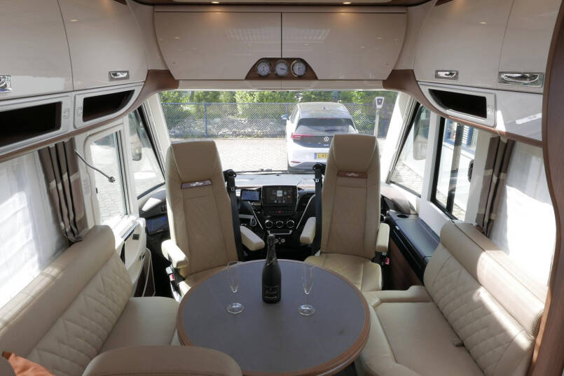 Carthago Chic S-Plus I 50 LE | Iveco| Silverline | Bovenkastjes | Luchtvering | Levelsysteem 31