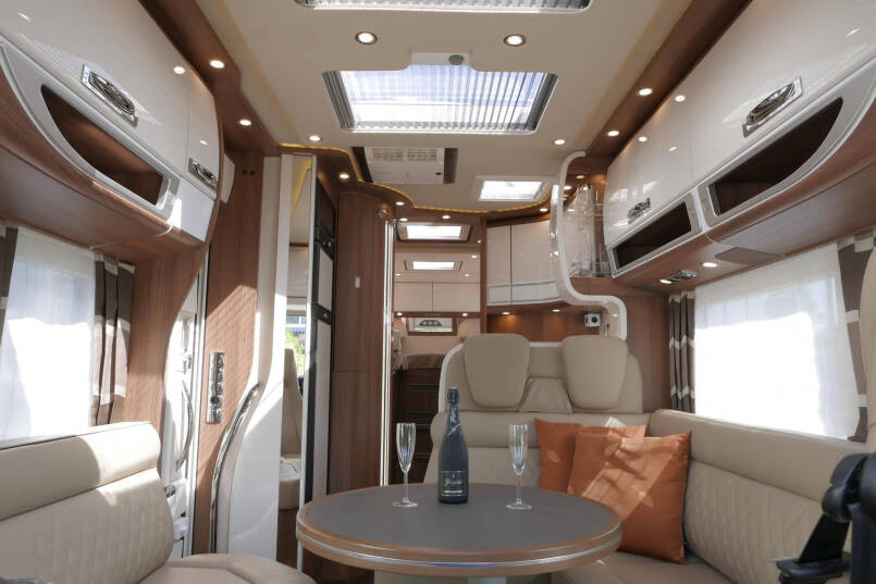 Carthago Chic S-Plus I 50 LE | Iveco| Silverline | Bovenkastjes | Luchtvering | Levelsysteem 36