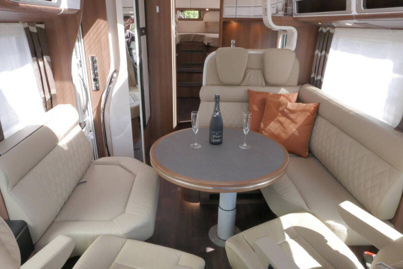 Carthago Chic S-Plus I 50 LE | Iveco| Silverline | Bovenkastjes | Luchtvering | Levelsysteem 37