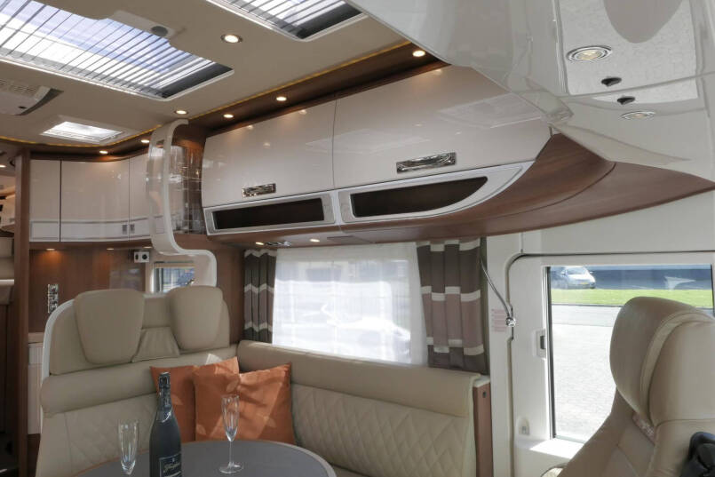 Carthago Chic S-Plus I 50 LE | Iveco| Silverline | Bovenkastjes | Luchtvering | Levelsysteem 41