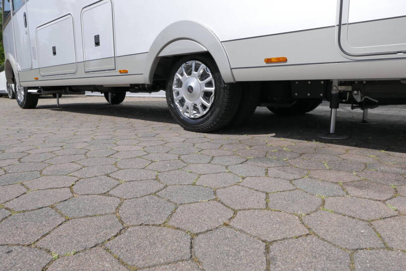 Carthago Chic S-Plus I 50 LE | Iveco| Silverline | Bovenkastjes | Luchtvering | Levelsysteem 6