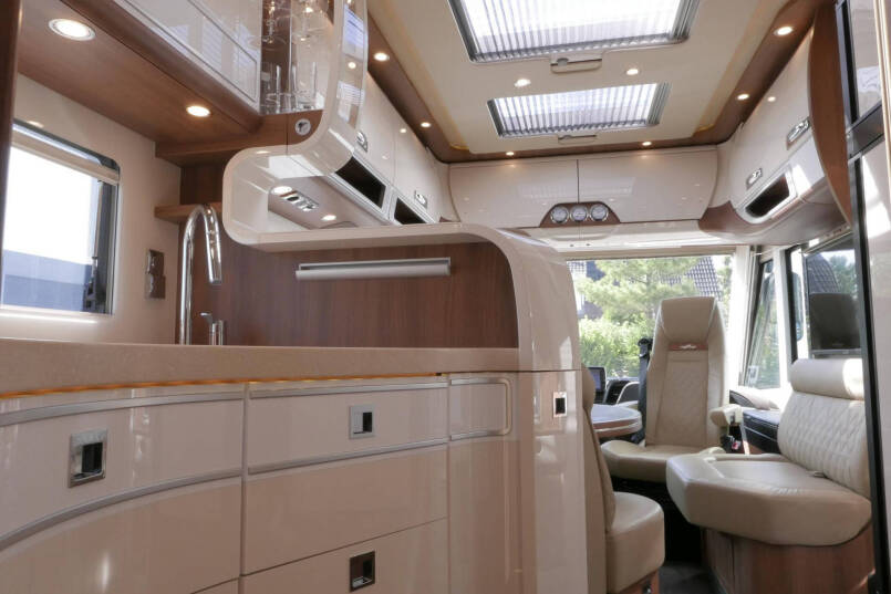 Carthago Chic S-Plus I 50 LE | Iveco| Silverline | Bovenkastjes | Luchtvering | Levelsysteem 80