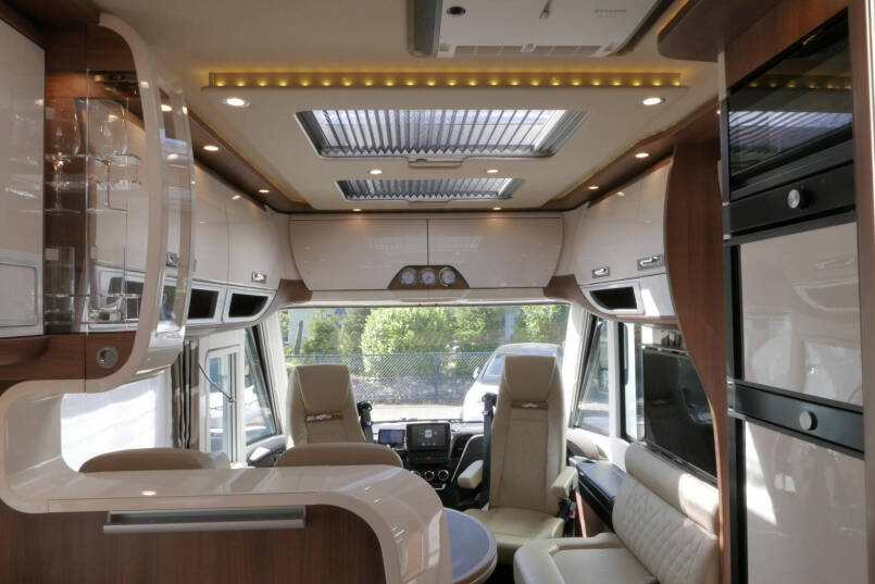Carthago Chic S-Plus I 50 LE | Iveco| Silverline | Bovenkastjes | Luchtvering | Levelsysteem 81
