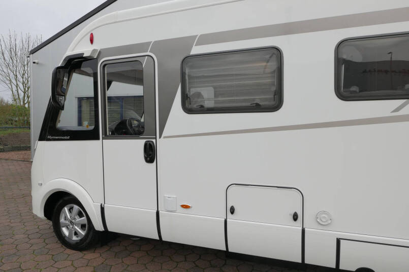 Hymer B MC-I 690 9G Automaat | Queensbed | Levelsysteem | Dakairco | 18