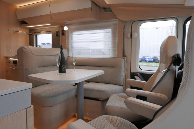 Hymer B MC-I 680 ModernComfort | Levelsysteem | Lithium | Airco | 24
