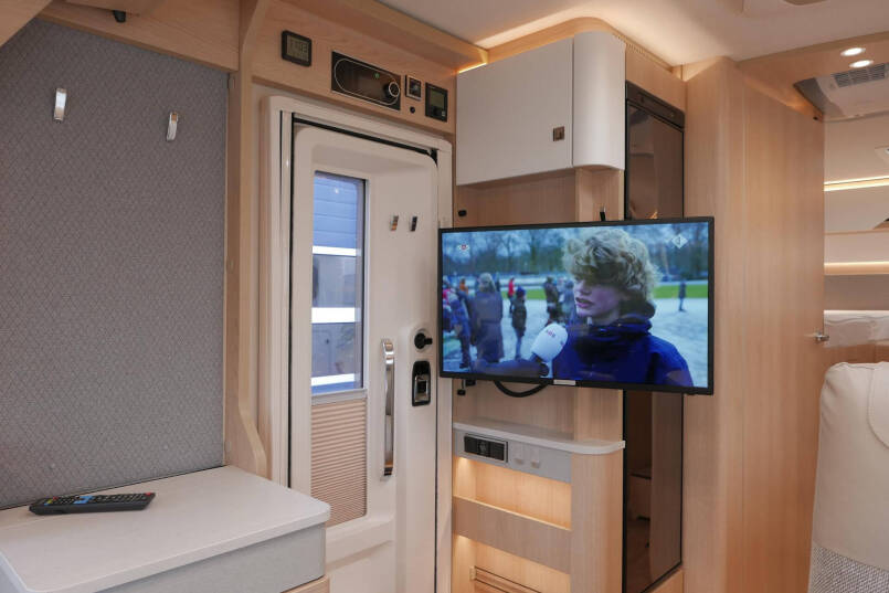 Hymer B MC-I 680 ModernComfort | Levelsysteem | Lithium | Airco | 28