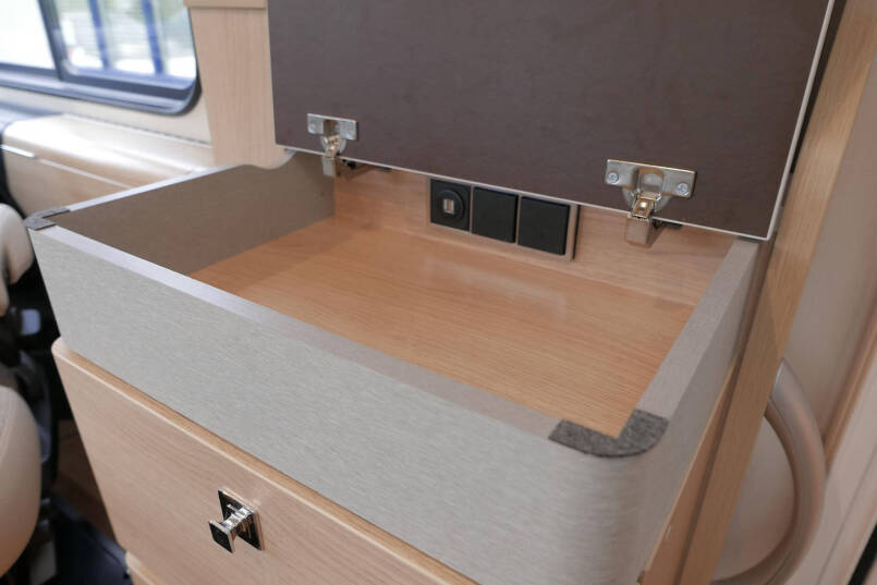 Hymer B MC-I 680 ModernComfort | Levelsysteem | Lithium | Airco | 30