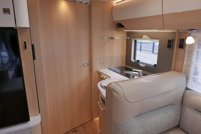 Hymer B MC-I 680 ModernComfort | Levelsysteem | Lithium | Airco | 33