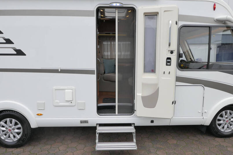 Hymer B 588 PL PremiumLine | Automaat | Levelsysteem | Enkele bedden | Airco | 16