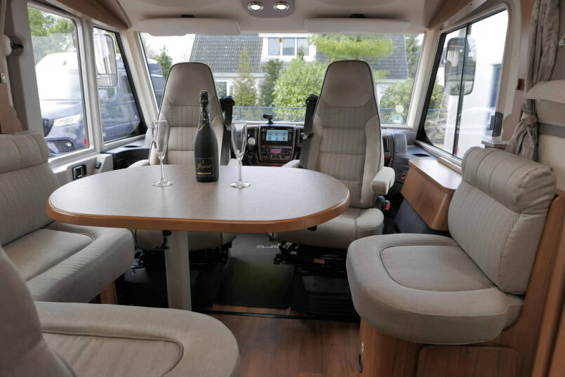 Hymer B 588 PL PremiumLine | Automaat | Levelsysteem | Enkele bedden | Airco | 23