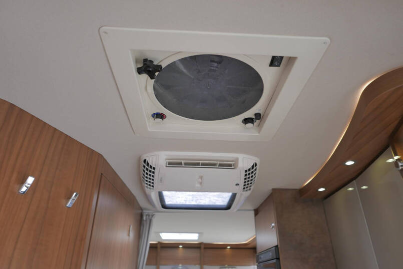 Hymer B 588 PL PremiumLine | Automaat | Levelsysteem | Enkele bedden | Airco | 39