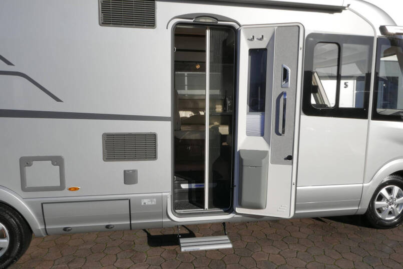 Hymer B ML-I 780 MasterLine | Enkele bedden | 5 Persoons | Levelsysteem | 17