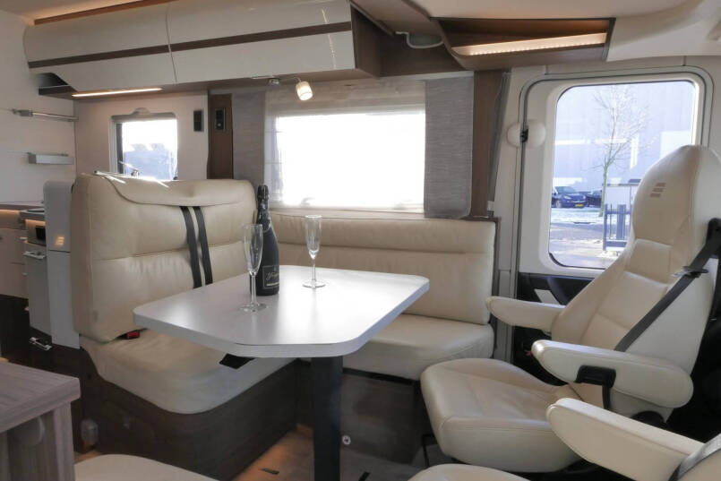 Hymer B ML-I 780 MasterLine | Enkele bedden | 5 Persoons | Levelsysteem | 26