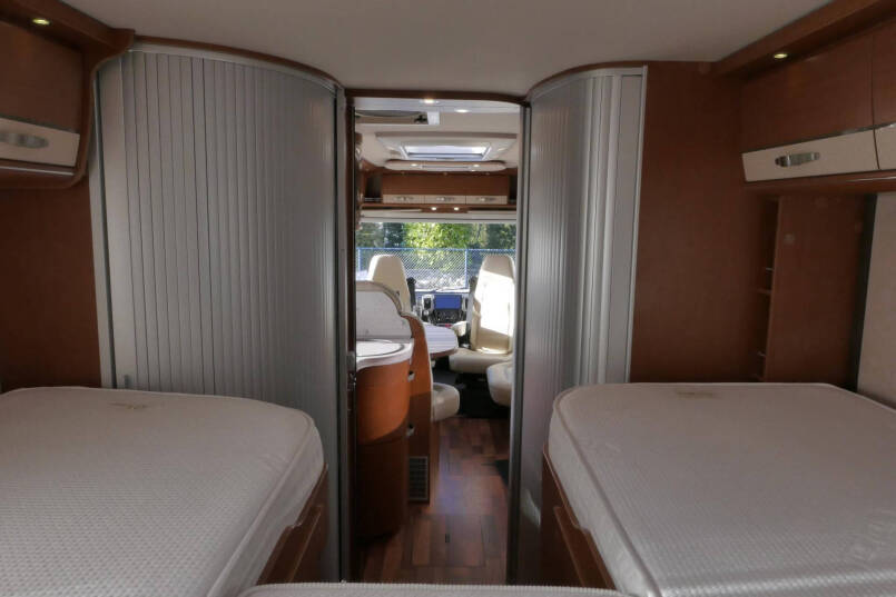 Hymer B 678 | Automaat 177 pk | Vol luchtvering | Bovenkastjes | Lithium | Levelsysteem 63