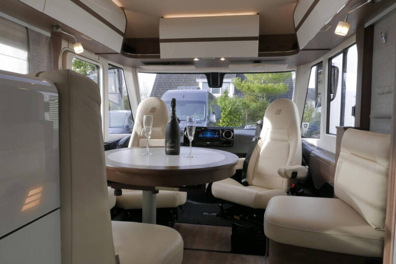 Hymer B ML-I 790 MasterLine | Bovenkastjes | Queensbed | Levelsysteem | Lithium | 24