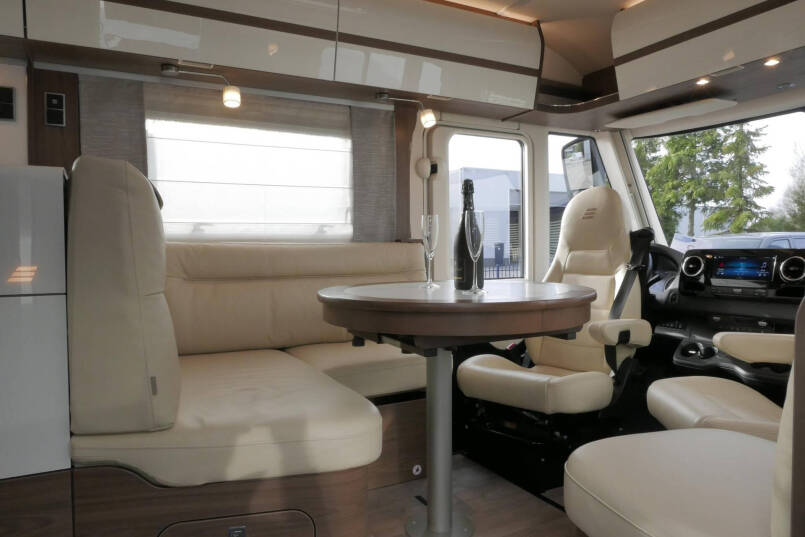 Hymer B ML-I 790 MasterLine | Bovenkastjes | Queensbed | Levelsysteem | Lithium | 25