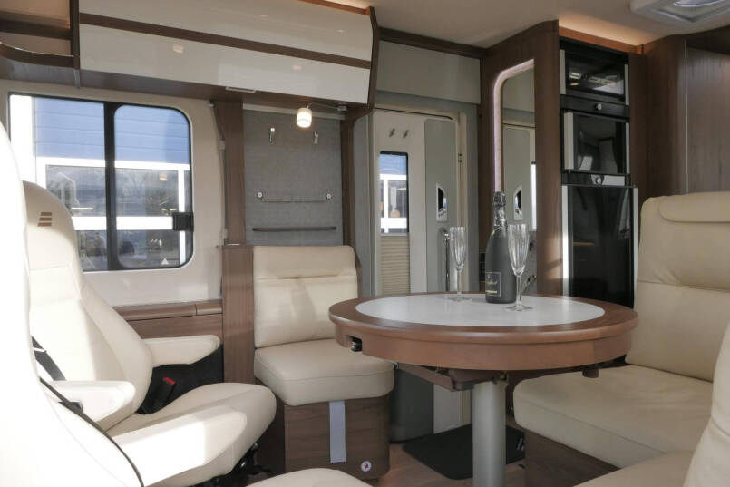 Hymer B ML-I 790 MasterLine | Bovenkastjes | Queensbed | Levelsysteem | Lithium | 27