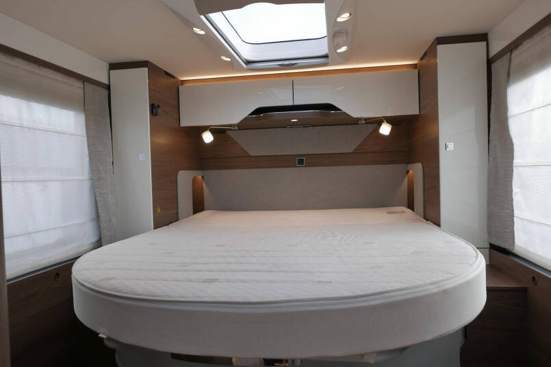 Hymer B ML-I 790 MasterLine | Bovenkastjes | Queensbed | Levelsysteem | Lithium | 38