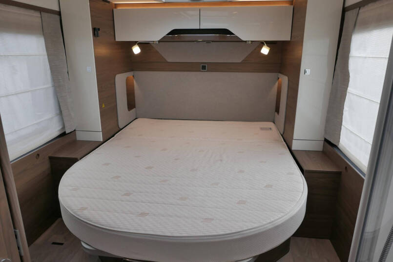 Hymer B ML-I 790 MasterLine | Bovenkastjes | Queensbed | Levelsysteem | Lithium | 41