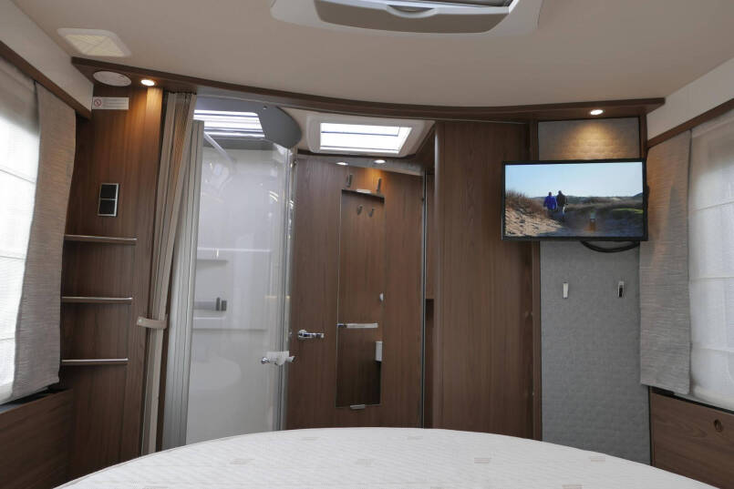 Hymer B ML-I 790 MasterLine | Bovenkastjes | Queensbed | Levelsysteem | Lithium | 46