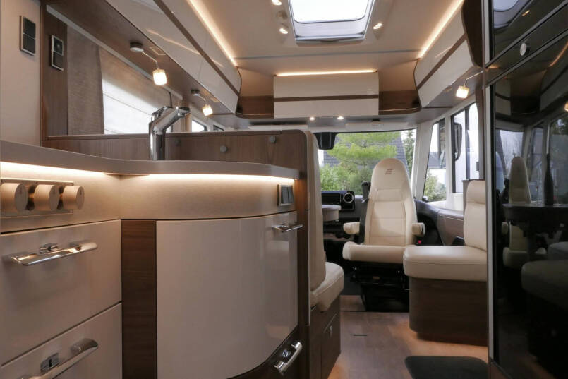 Hymer B ML-I 790 MasterLine | Bovenkastjes | Queensbed | Levelsysteem | Lithium | 52