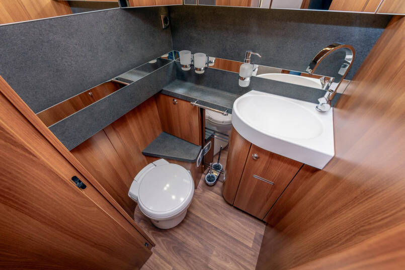 Carthago Liner-For-Two I 53 | Rondzit | 4800 kg | 180 pk Automaat | 55
