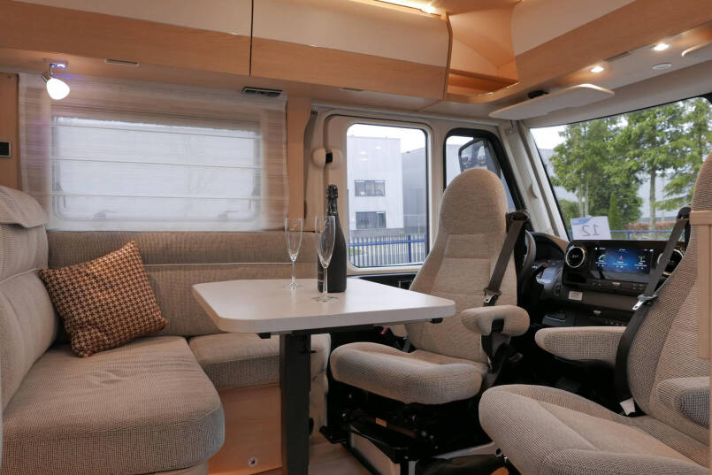 Hymer BMC-I 580 ModernComfort | Bovenkastjes | Omvormer | Zonnepanelen | 24