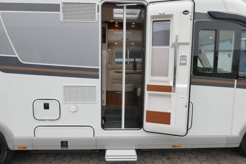 Carthago Chic C-Line 4.9 LE L Superior | Bovenkastjes | Levelsysteem | Airco | Schotel 18