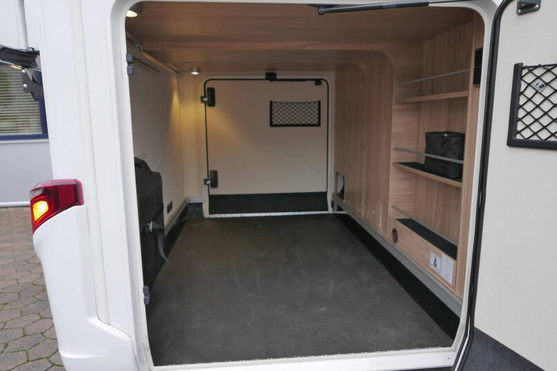 Hymer Exsis-i 588 | Enkele bedden | Airco | Schotel | 11