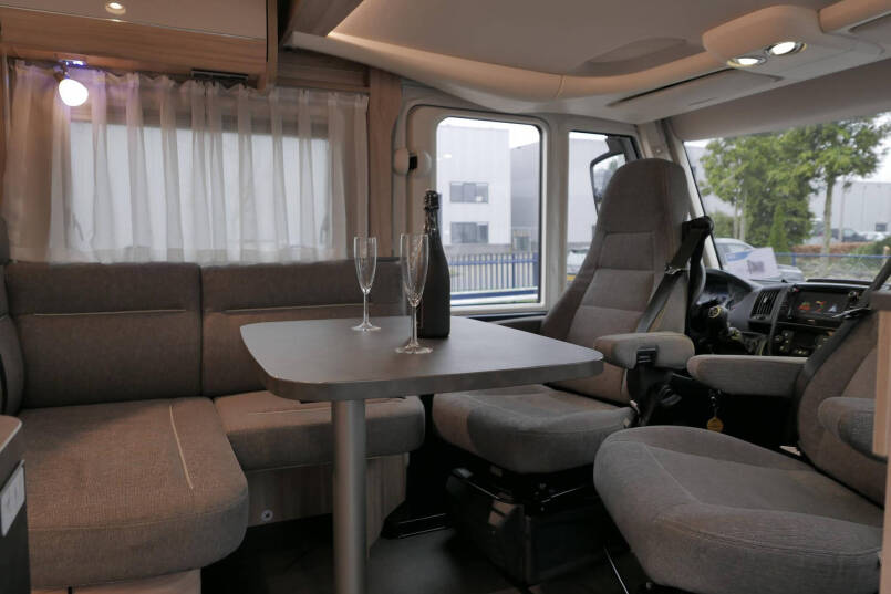 Hymer Exsis-i 588 | Enkele bedden | Airco | Schotel | 24