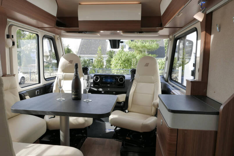 Hymer B MC-I 680 ModernComfort | Bovenkastjes | Levelsysteem | Lithium | Alde 24