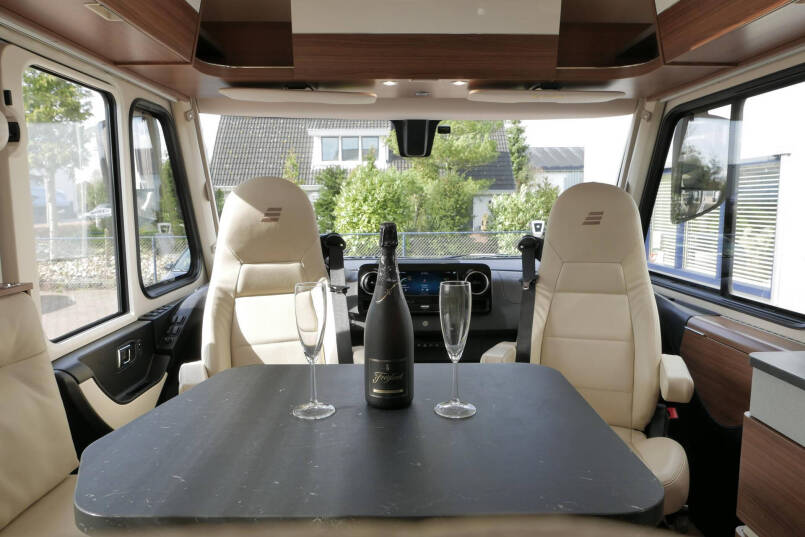 Hymer B MC-I 680 ModernComfort | Bovenkastjes | Levelsysteem | Lithium | Alde 25