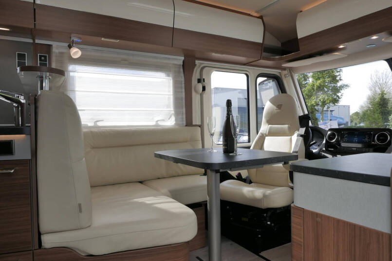 Hymer B MC-I 680 ModernComfort | Bovenkastjes | Levelsysteem | Lithium | Alde 26