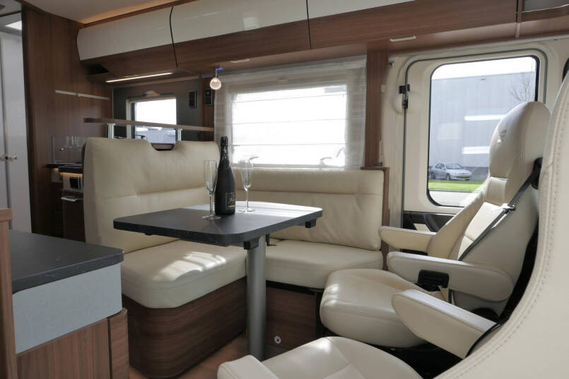 Hymer B MC-I 680 ModernComfort | Bovenkastjes | Levelsysteem | Lithium | Alde 28