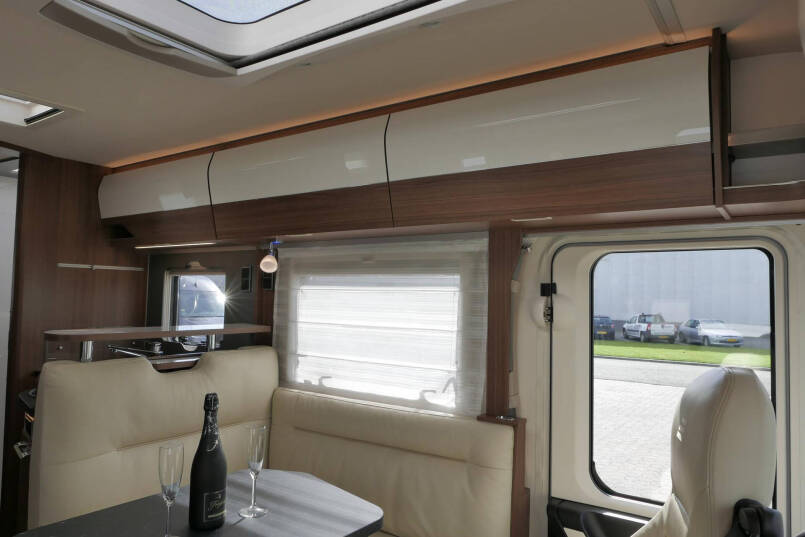 Hymer B MC-I 680 ModernComfort | Bovenkastjes | Levelsysteem | Lithium | Alde 31