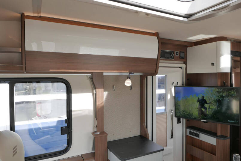 Hymer B MC-I 680 ModernComfort | Bovenkastjes | Levelsysteem | Lithium | Alde 32