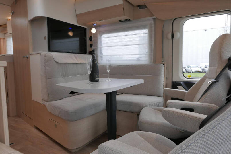 Hymer BMC-I 580 ModernComfort | Levelsysteem | Lithium | Enkele bedden | 31