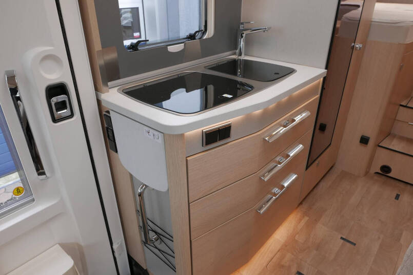 Hymer BMC-I 580 ModernComfort | Levelsysteem | Lithium | Enkele bedden | 38