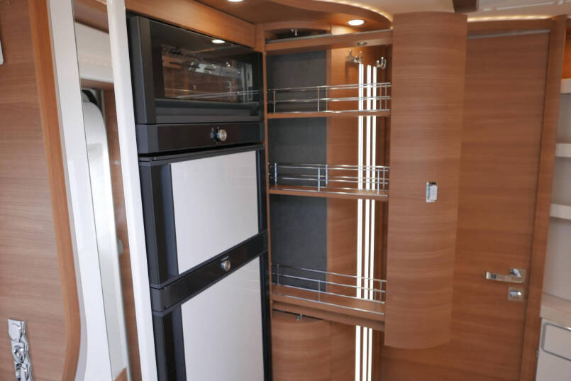Carthago Chic C-Line 4.9 LE L Superior | Bovenkastjes | Levelsysteem | Alde | Lithium 54