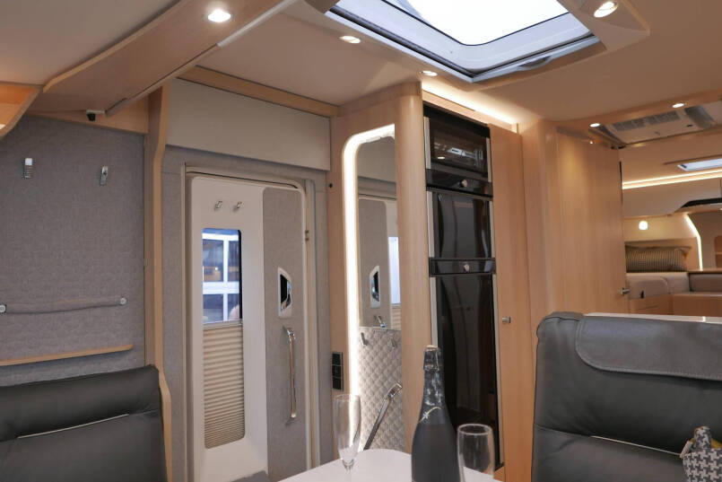 Hymer B ML-I 780 MasterLine | Enkele bedden | 5 Persoons | Levelsysteem | Lithium 33