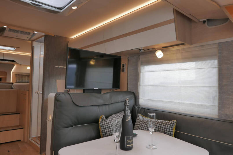 Hymer B ML-I 780 MasterLine | Enkele bedden | 5 Persoons | Levelsysteem | Lithium 35