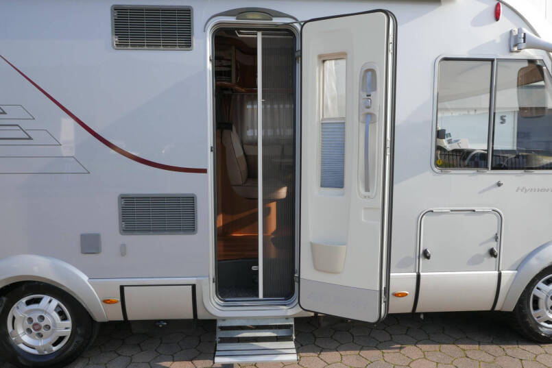 Hymer B 694 SL Elegance zilver | 3.0 158 pk | Grote garage | ruime 4 persoons 18