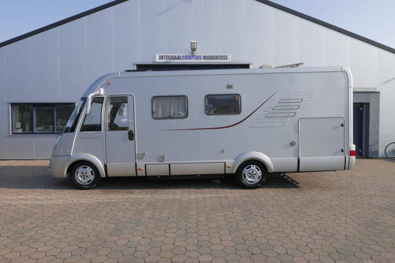 Hymer B 694 SL Elegance zilver | 3.0 158 pk | Grote garage | ruime 4 persoons 2