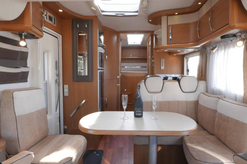 Hymer B 694 SL Elegance zilver | 3.0 158 pk | Grote garage | ruime 4 persoons 30