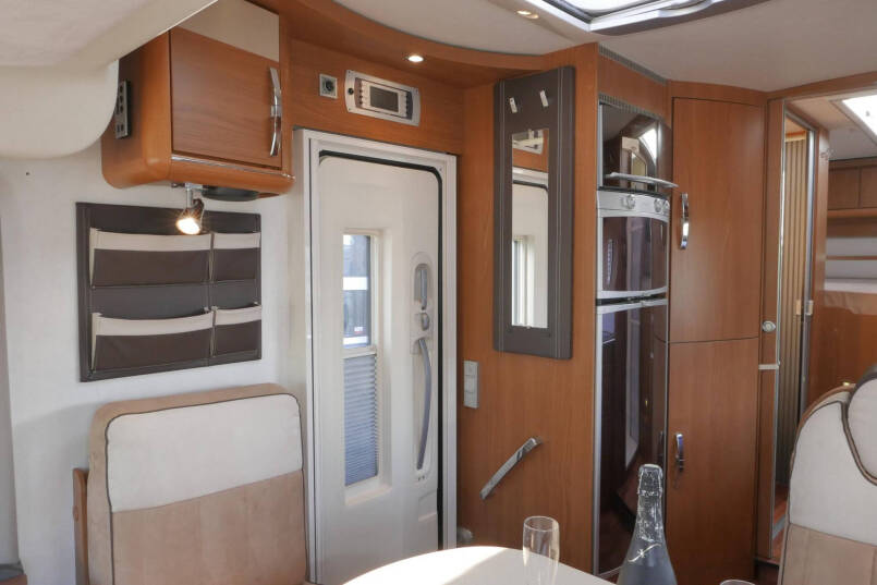 Hymer B 694 SL Elegance zilver | 3.0 158 pk | Grote garage | ruime 4 persoons 32