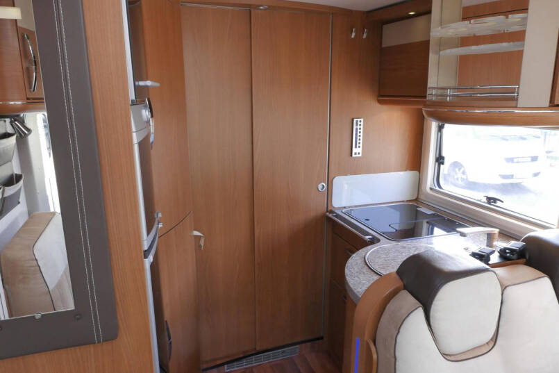 Hymer B 694 SL Elegance zilver | 3.0 158 pk | Grote garage | ruime 4 persoons 33