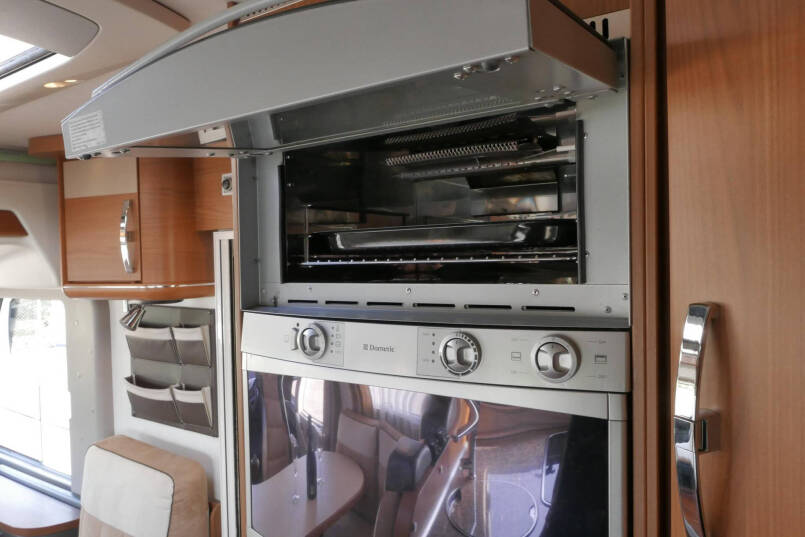 Hymer B 694 SL Elegance zilver | 3.0 158 pk | Grote garage | ruime 4 persoons 37