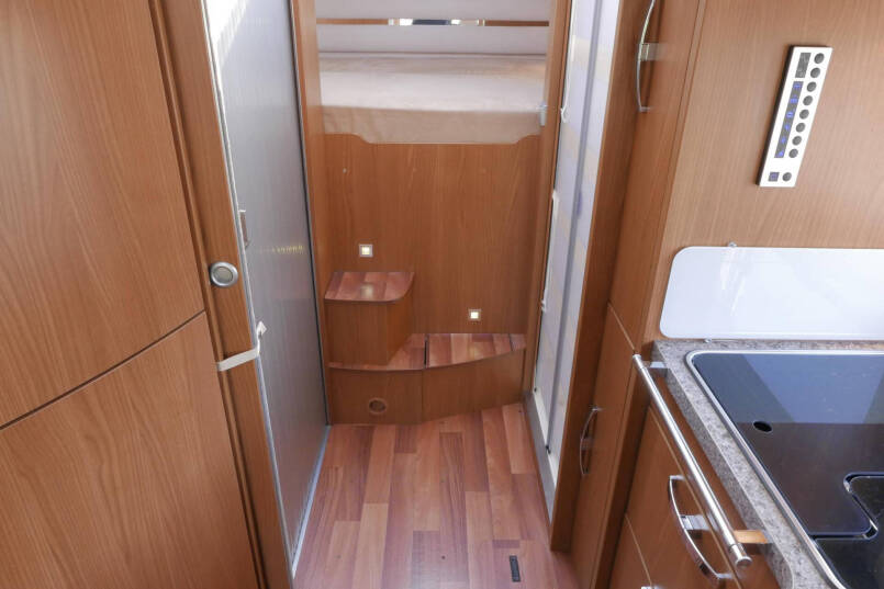 Hymer B 694 SL Elegance zilver | 3.0 158 pk | Grote garage | ruime 4 persoons 43