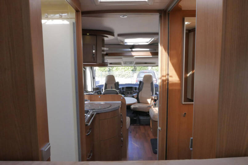 Hymer B 694 SL Elegance zilver | 3.0 158 pk | Grote garage | ruime 4 persoons 52