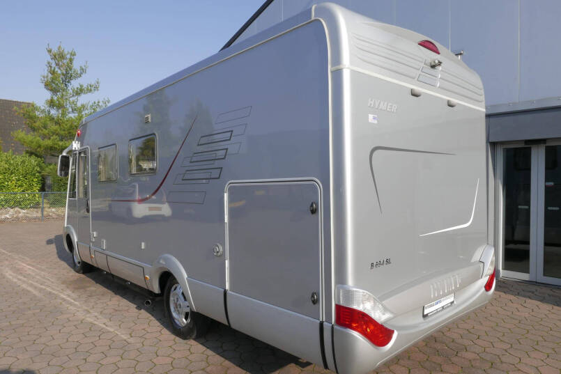 Hymer B 694 SL Elegance zilver | 3.0 158 pk | Grote garage | ruime 4 persoons 5